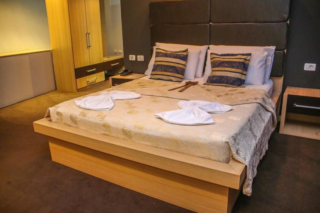 Rinas Hotel Vila Aeroport מראה חיצוני תמונה