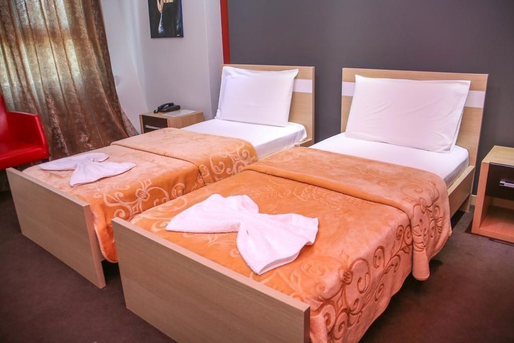 Rinas Hotel Vila Aeroport מראה חיצוני תמונה