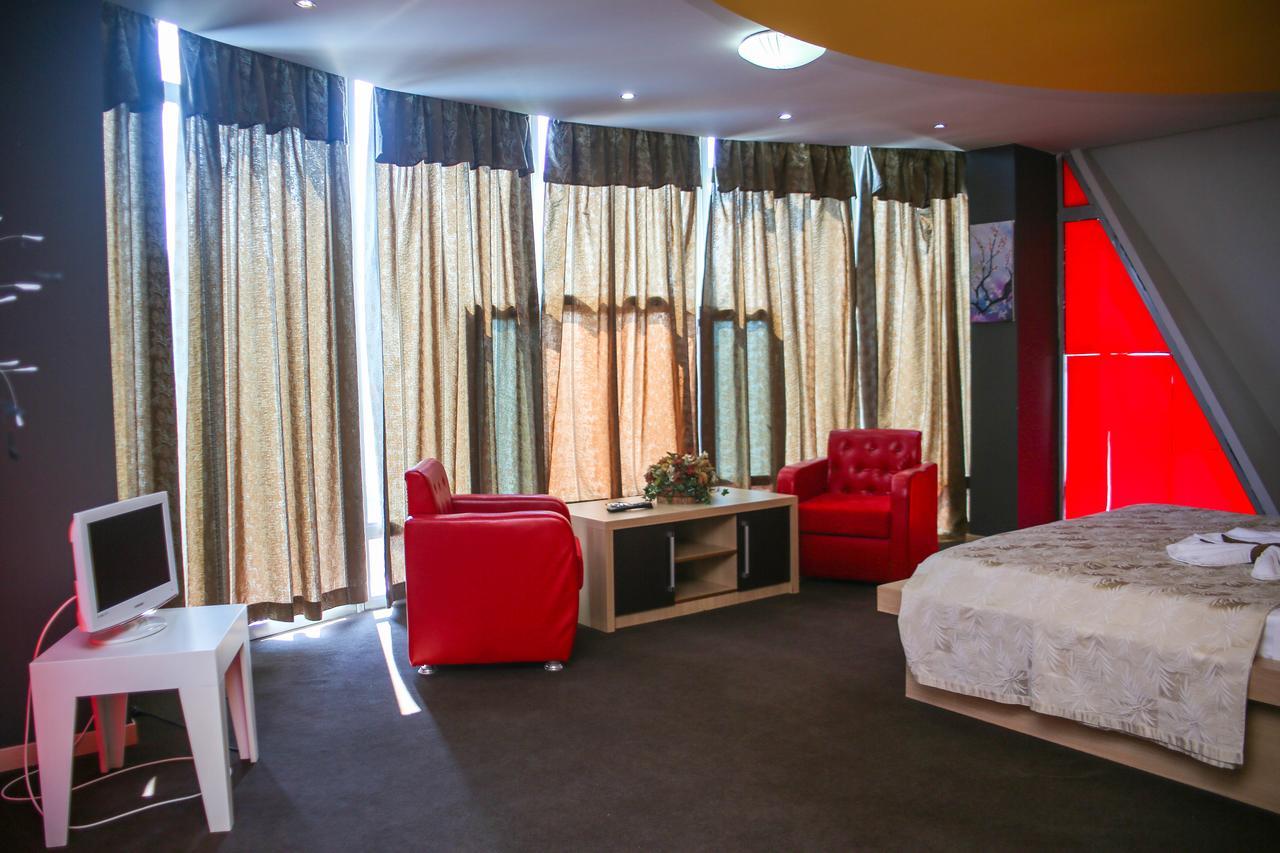 Rinas Hotel Vila Aeroport מראה חיצוני תמונה