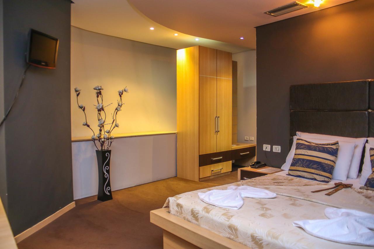Rinas Hotel Vila Aeroport מראה חיצוני תמונה
