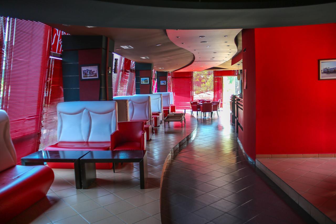 Rinas Hotel Vila Aeroport מראה חיצוני תמונה