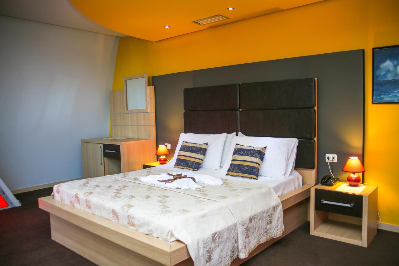 Rinas Hotel Vila Aeroport מראה חיצוני תמונה