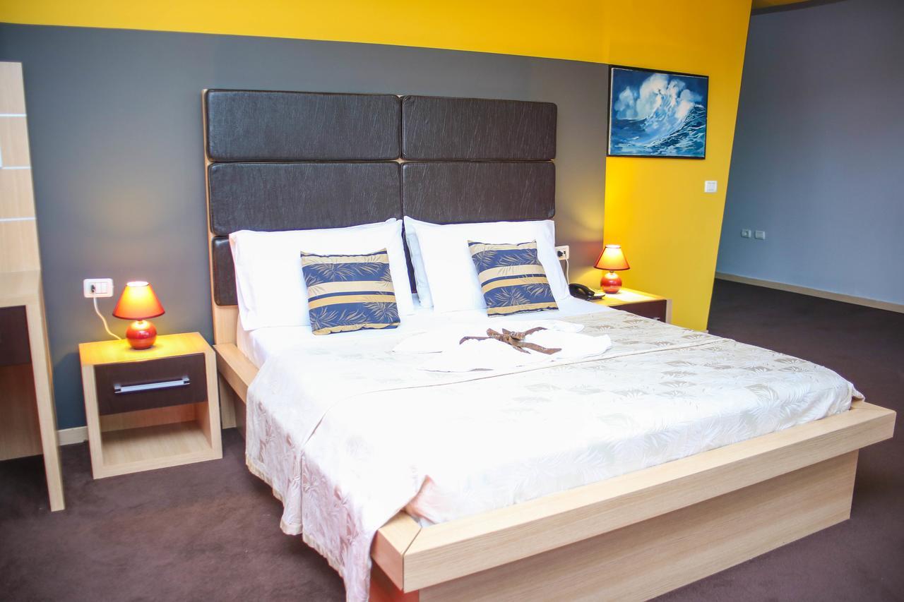 Rinas Hotel Vila Aeroport מראה חיצוני תמונה