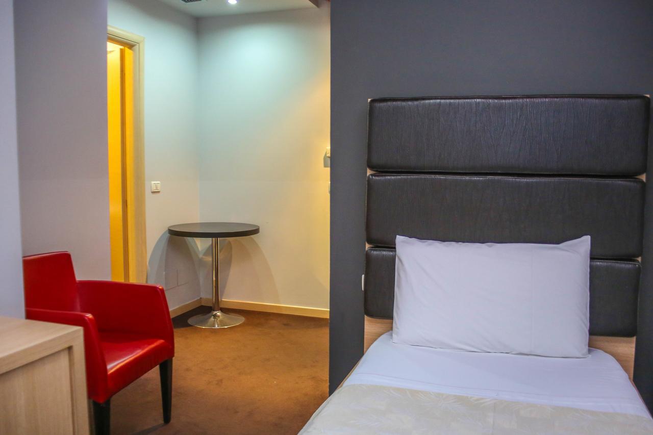 Rinas Hotel Vila Aeroport מראה חיצוני תמונה