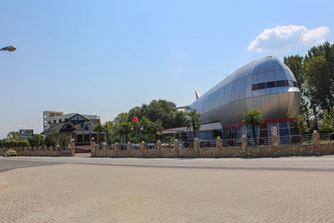 Rinas Hotel Vila Aeroport מראה חיצוני תמונה