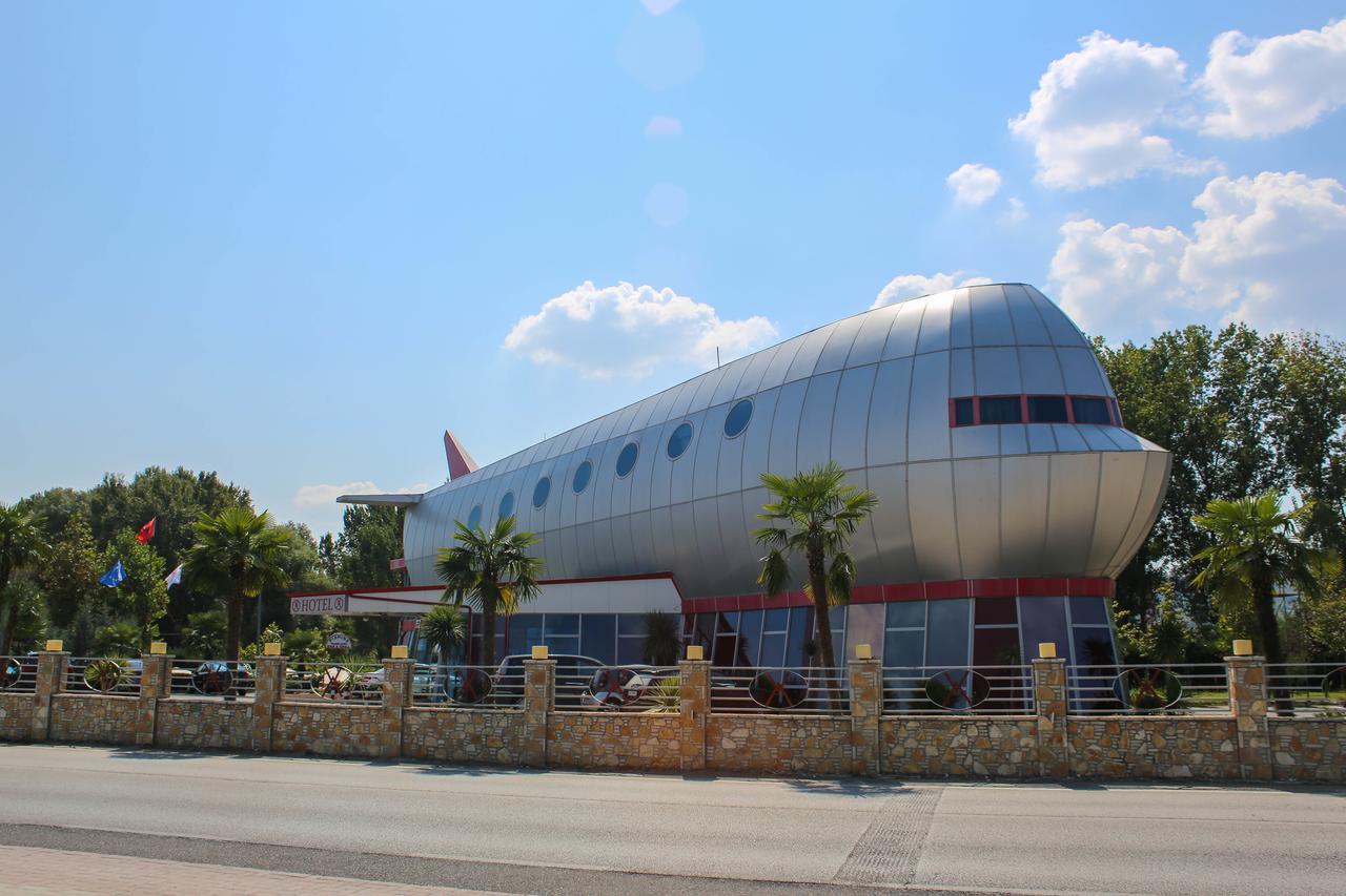 Rinas Hotel Vila Aeroport מראה חיצוני תמונה