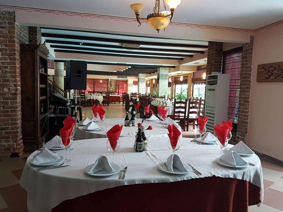 Rinas Hotel Vila Aeroport מסעדה תמונה